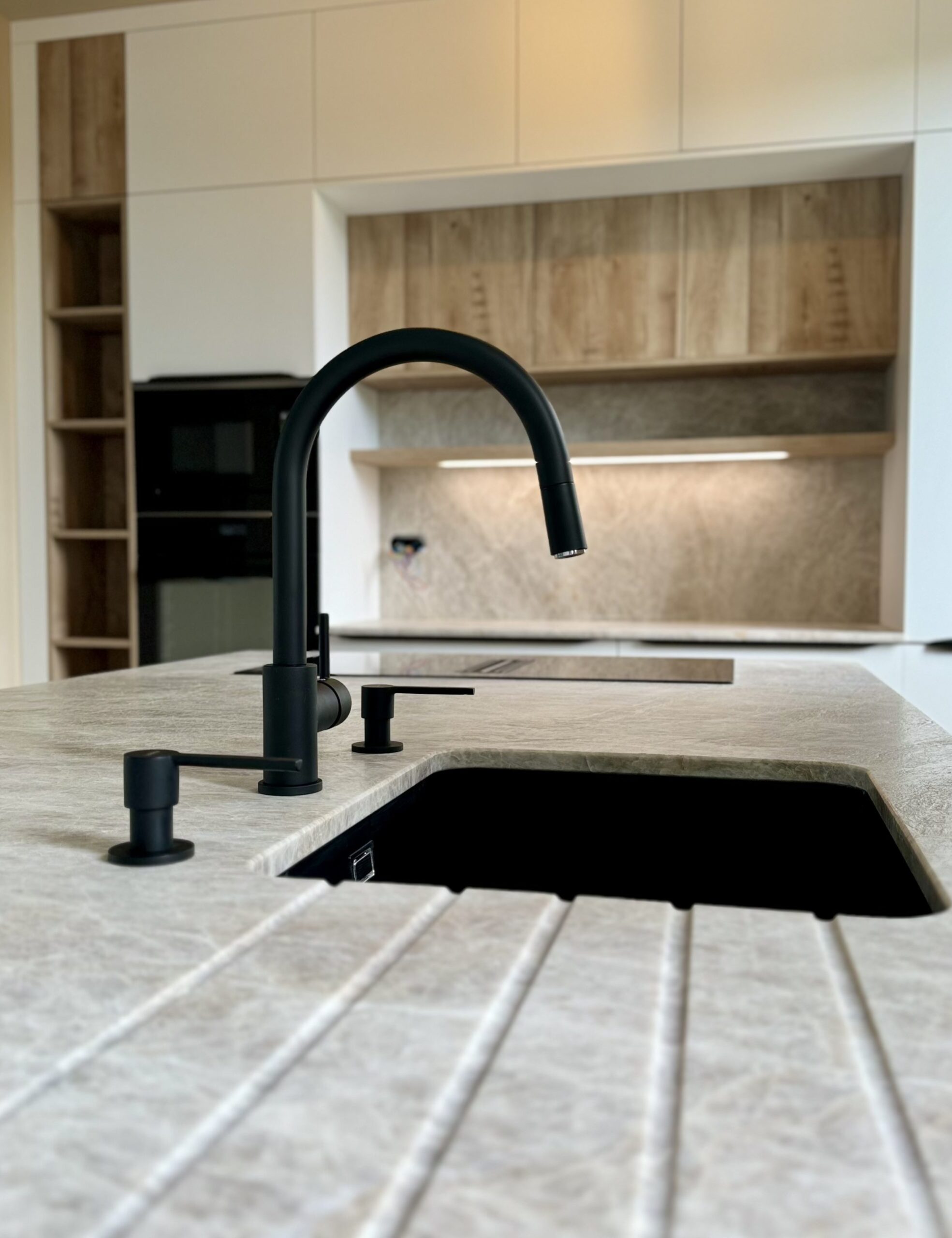 Cuisine en Quartzite avec îlot.