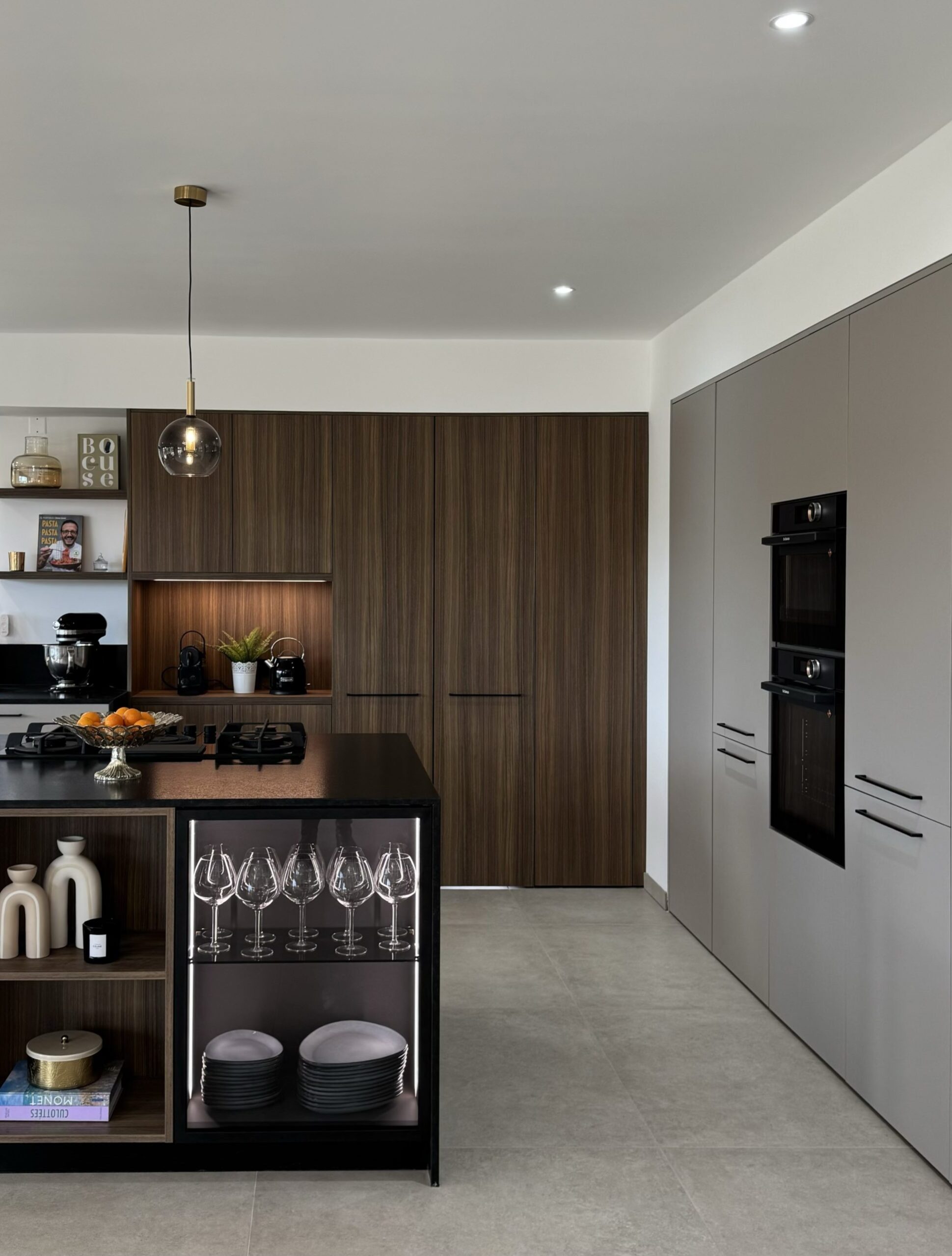 cuisine porte dérobée granit